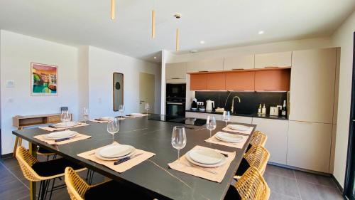 a large dining room with a table and chairs at Casa Amarante - Piscine privée chauffée - Climatisation - WIFI in Roquefort-des-Corbières