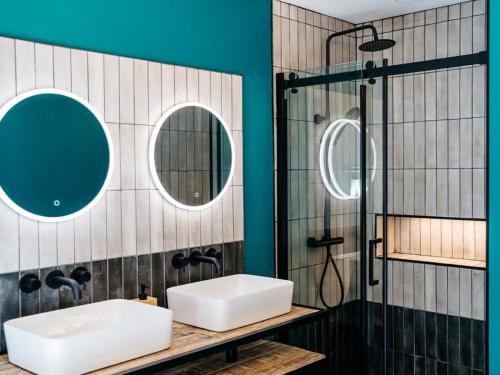 a bathroom with two sinks and a shower at 8 Bed in Newquay oc-81510 in Saint Columb Major