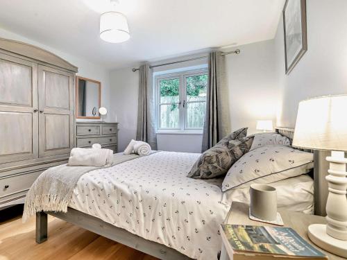 a bedroom with a bed and a window at 3 Bed in St. Columb oc-43079 in Saint Columb Major