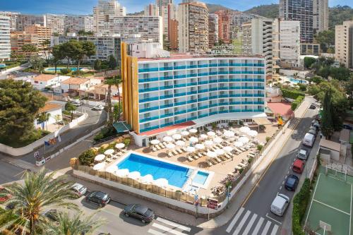 an aerial view of a hotel with a swimming pool at Hotel Servigroup Rialto in Benidorm