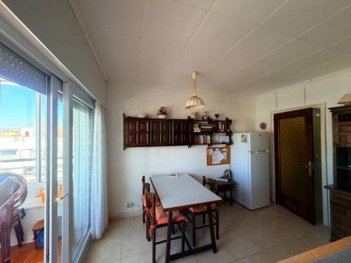 Appart 4 pers, piscine, plage et jardin, Roses