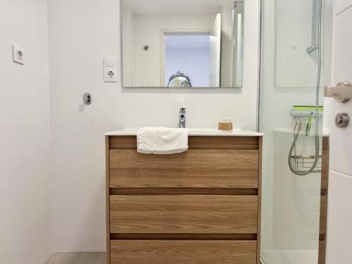Sea View Apartment, 20th Floor, Pool at Levante Beach