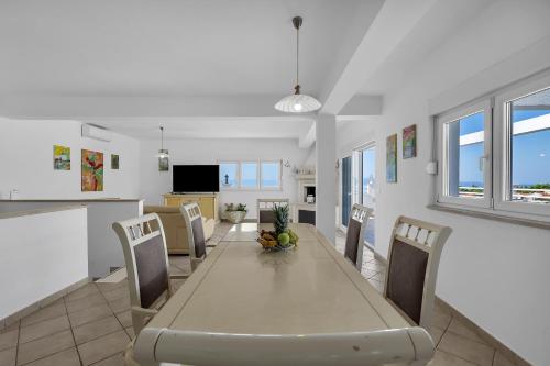 Villa Ozzie - Private Pool - Seaview
