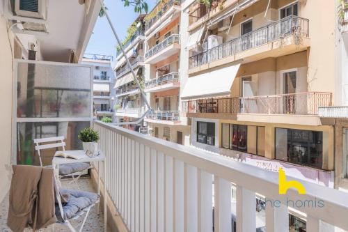 Bright and Roomy 2BR 2BA Kallithea Family Stay