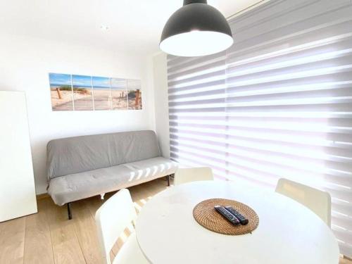 Bel appartement à Roses, 2 chambres, terrasse, parking privé