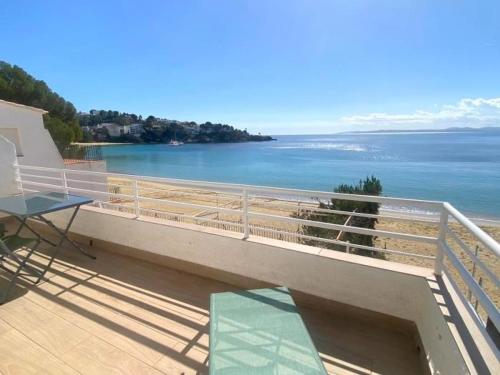 Bel appartement à Roses, 2 chambres, terrasse, parking privé