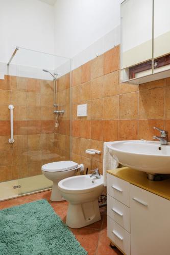 a bathroom with a sink and a toilet and a shower at Dimora Santamarea in Torre Santa Sabina