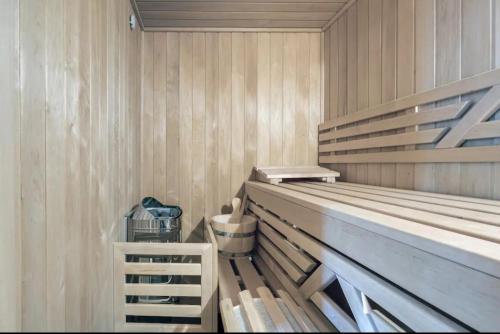 a sauna with wood paneled walls and a wooden wall at Bos & Bubbels Chalet in Epe