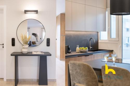 Grand APT with Whirpool & Fireplace Near Beach