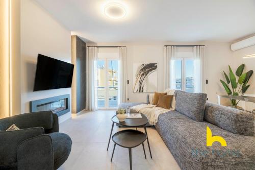 Grand APT with Whirpool & Fireplace Near Beach