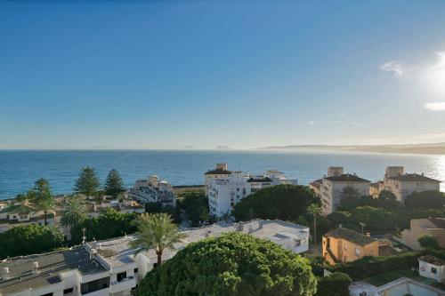 AIO Seaview Apartment - Prime Location & Sea Views