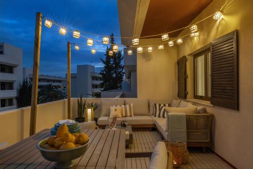 Foto WOW Flat 200m Beach, 10min Downtown, Terrace With Sea View 1