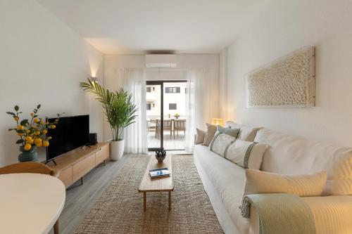 Foto WOW Flat 200m Beach, 10min Downtown, Terrace With Sea View 2