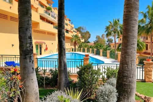 Queen Marie - Golf, Parking and Pool - Benalmádena