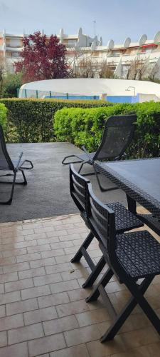 Studio cabine clim rez-de-jardin résid piscine 150 m plage