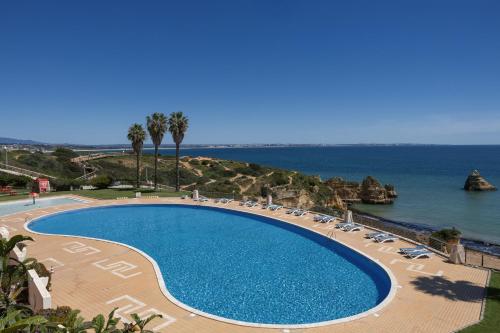 Foto WOW Flat 200m Beach, 10min Downtown, Terrace With Sea View 3