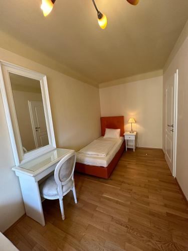 3BR, 5 Beds, Sofa 2P, 5min U4,U6 Schönbrunn