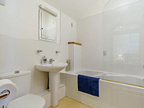 a white bathroom with a sink and a toilet and a tub at 2 Bed in Doncaster oc-93770 in Mattersey