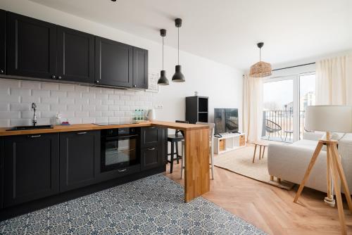 Hemara Modern Apartment by BookingHost