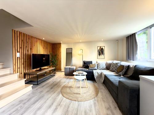 Calma Garden Retreat -10' Walk to Center