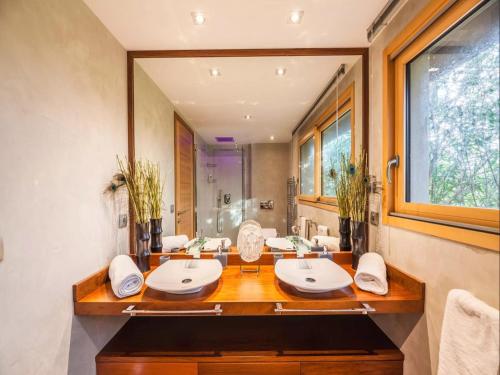 a bathroom with two sinks and a large mirror at Villa Carla in Bonifacio