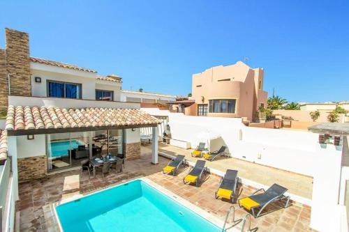 Villa Juliana by Villa Plus