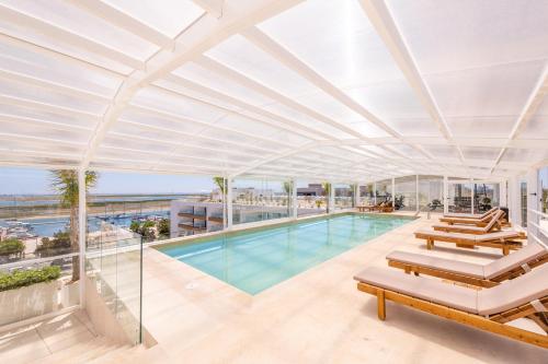 Luxury Marina Apt 5 Pools Gym & Garage