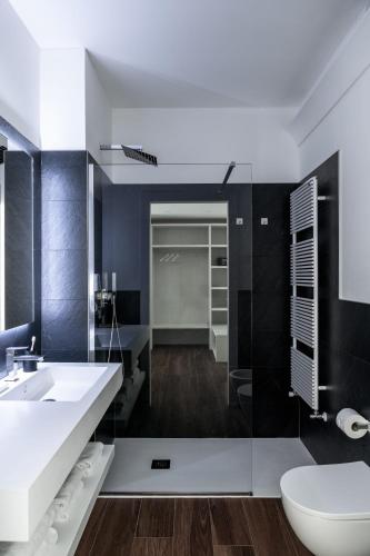 a bathroom with a sink and a toilet at Arca Guest House in San Trovaso
