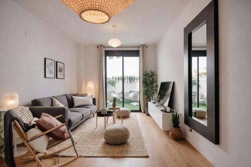 C88 - Deluxe Apartment Downtown with Pool and Parking