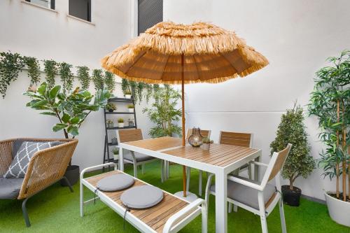 C88 - Deluxe Apartment Downtown with Pool and Parking