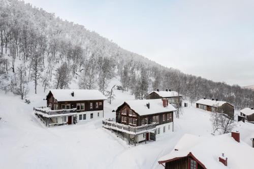 an aerial view of a resort in the snow at Blåstöten Osthang - Ramundberget in Bruksvallarna