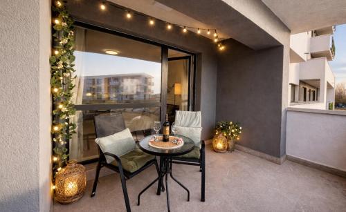 a balcony with a table and chairs and a window at LUMO Terrace Studio with Private Parking near Coresi in Braşov