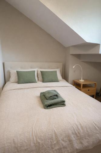 IFEMA Airport Independent Studio with private bathroom one double bed Optional second bedroom