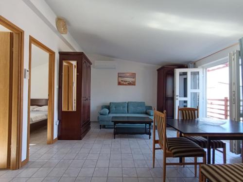 Apartments Cajner Pag
