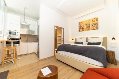 Destino City Apartments by Belmont Realty