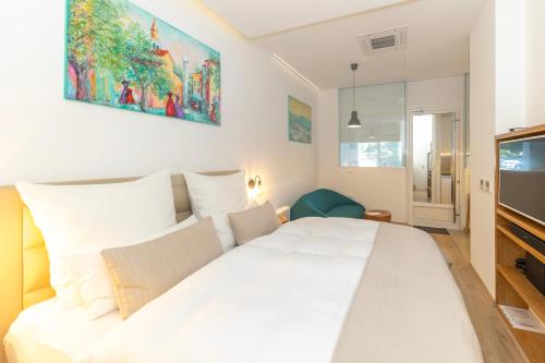 Destino City Apartments by Belmont Realty