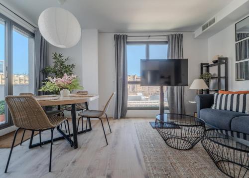 Exclusive with terrace -2 Bdrs 2 Baths -Castellana