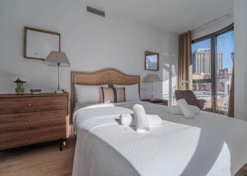 Exclusive with terrace -2 Bdrs 2 Baths -Castellana