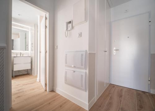Exclusive with terrace -2 Bdrs 2 Baths -Castellana