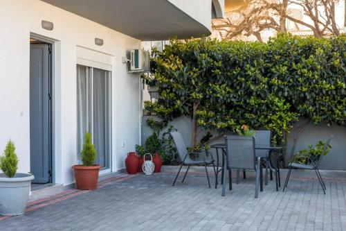 Hara's Cozy Apartment with Private Parking