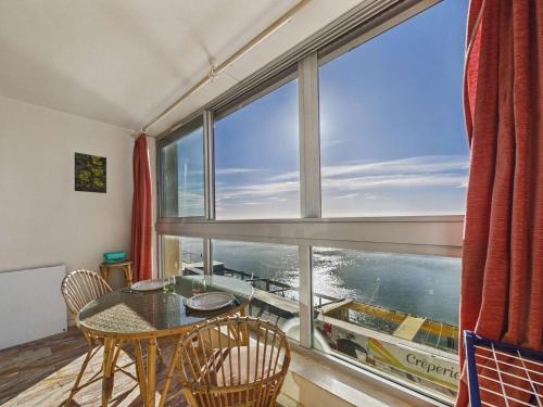 Appartement 2 pièces avec terrasse en front de mer à louer - FR-1-423-181