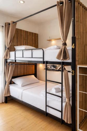 a bedroom with two bunk beds in a room at SEVEN Guesthouse in Thong Sala