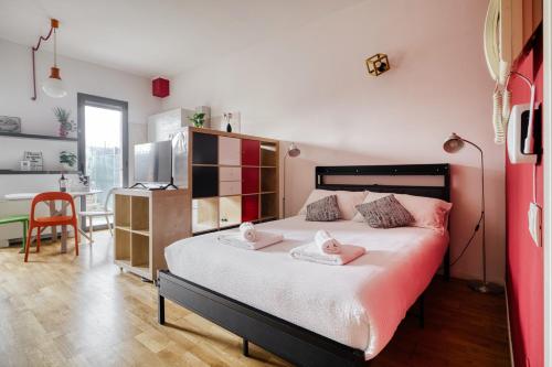 a bedroom with a bed with two pink pillows on it at Linate Airport - Apt with Garden in Milan
