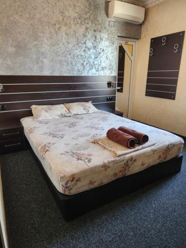 Llit o llits en una habitació de Hotel Chamishki