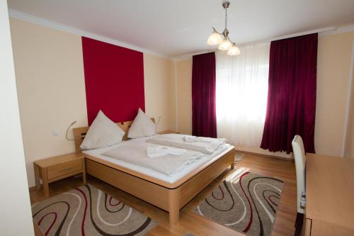 Gulta vai gultas numurā naktsmītnē Hotel Rhein-Mosel-View