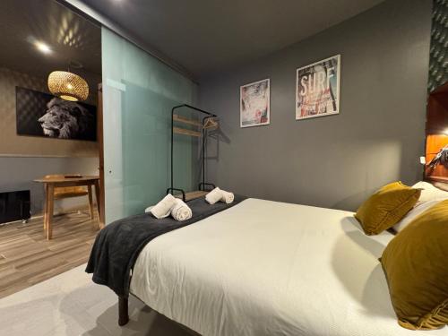 a bedroom with a large bed with towels on it at Kiosk 550 Apartment - Póvoa de Varzim in Póvoa de Varzim
