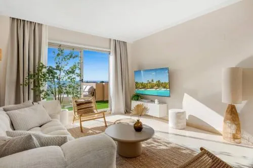 Sea View Penthouse with 2 Pools and Beach Nearby photo 1