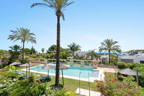 Sea View Penthouse with 2 Pools and Beach Nearby photo 4