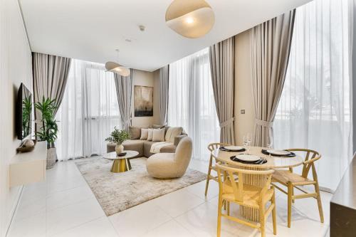 Elegant 1 BR District one