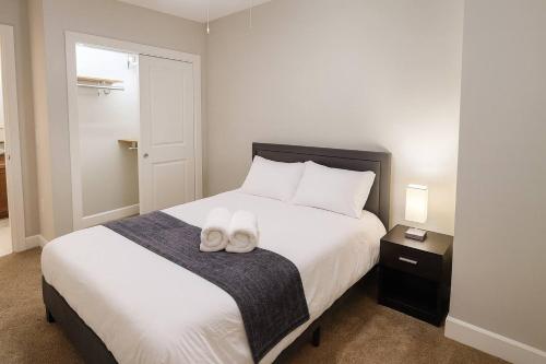a bedroom with a bed with two towels on it at Cozy Downtown Suite Stadiums, Casino, R&R HoF in Cleveland